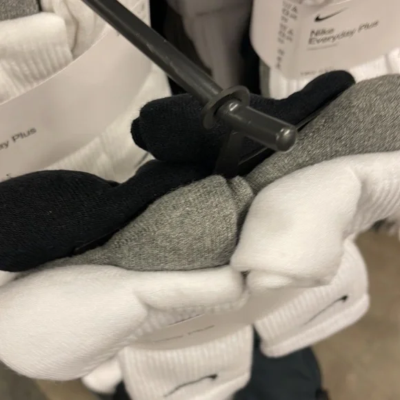 NIKE 
Training Crew Socks (6 Pairs)
Nike Everyday Cushioned

NWT - Picture 13 of 16